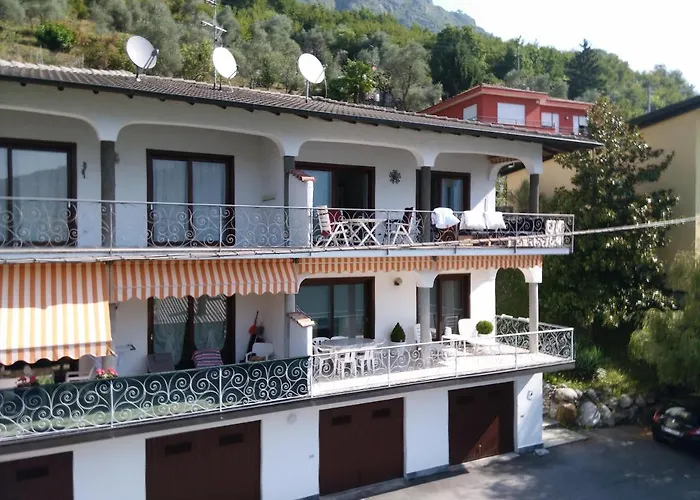 Beatifull View At Lake Cima foto