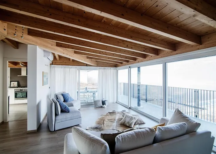 White Attic - By Myhomeincomo Camnago Volta photo