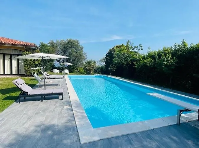 Photo de Villa Con Vista Lago E Piscina Moniga del Garda