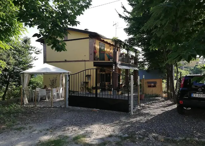 Фото Casa In Campagna Oltrepo' Pavese Montecalvo Versiggia