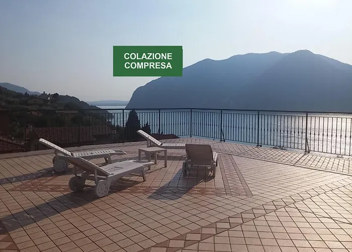 Hotel Bellavista Meuble Monte Isola photo