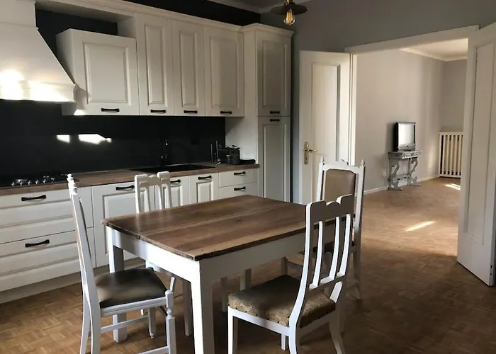 Casetta In Piazza Nel Paese Dei Ciliegi Ceresaraの写真