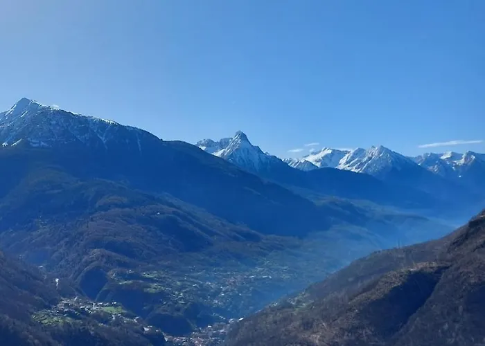 foto di LA PANORAMICA Svegliati con la Vista delle Alpi dalle Camere e Terrazza Ampia Berzo