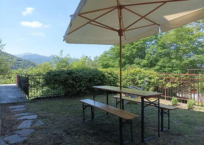 Photo de Villa La Casa Tra I Monti à Ponna Superiore