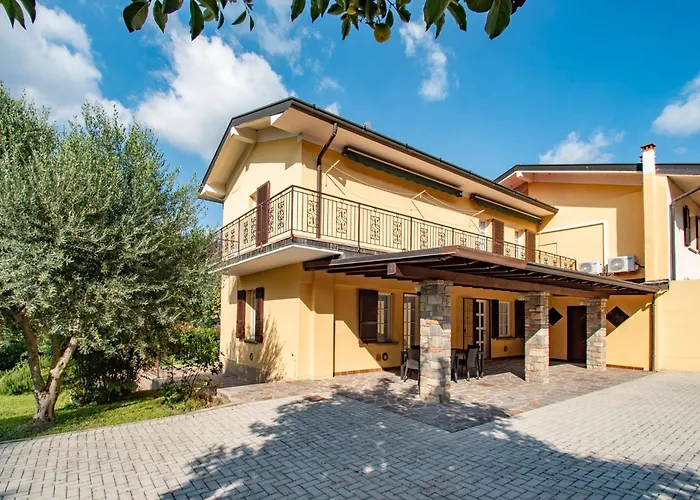 Photo de Villa Cascina Ca' Bark à Clusane