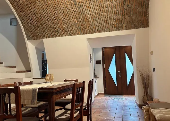 Photo de Cozy Apartment Near Lake Como, Sleeps For 2 Maslianico