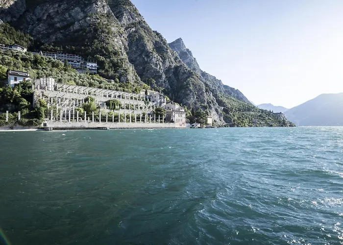 Ca Dela Nua Front Lake Limone sul Garda fotoğrafı
