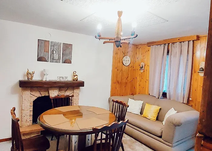 A Beautifully Furnished Semi-Detached House In Strozza, Bergamo Villa photo