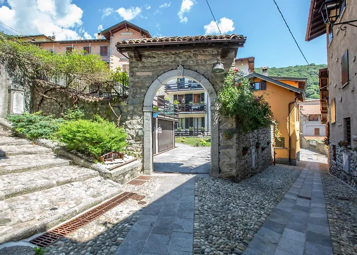 Da Mara Lago Di Como Sormano foto