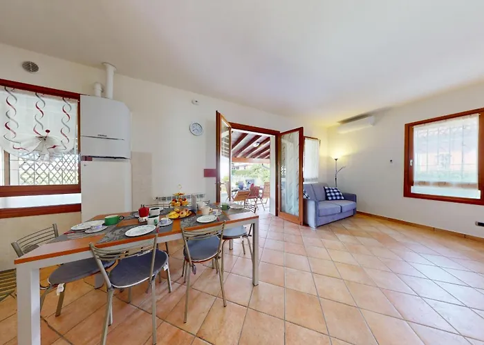Фото Villa Dolce Riva Lake Escape By Booking Garda Lake Манерба-дель-Гарда