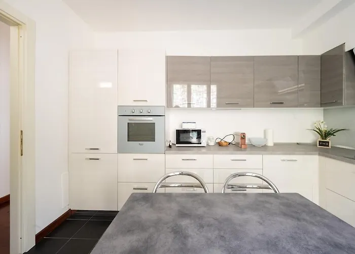 foto di Three Bedrooms Apartment - Regina Residence Laglio