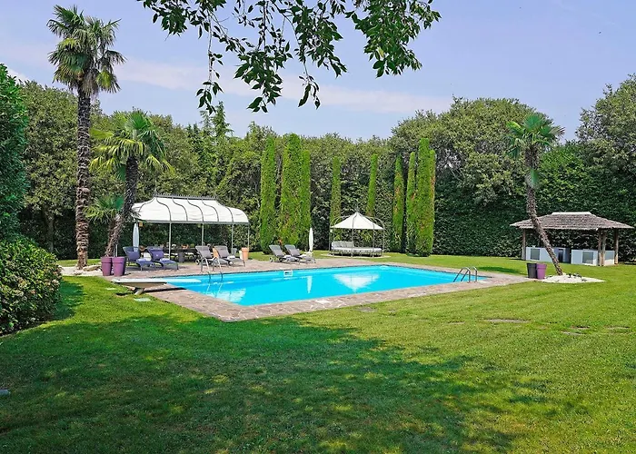 foto di Villaggio Dante Alighieri Villa Sleeps 15 Pool WiFi Drugolo